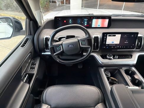 Used 2025 Ford Expedition Platinum AWD/4WD image 11