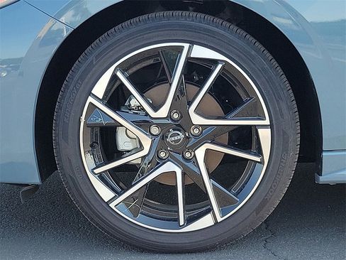 New 2025 Nissan Sentra SR image 17