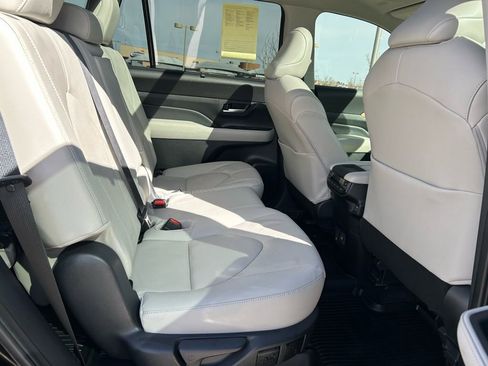 Used 2025 Toyota Grand Highlander AWD image 30