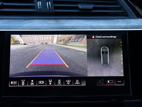 Used 2021 Audi e-tron Premium Plus w/ Premium Plus Package image 35