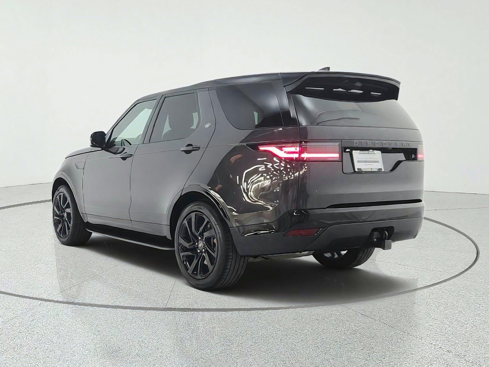 Used 2024 Land Rover Discovery Dynamic SE AWD/4WD image 7