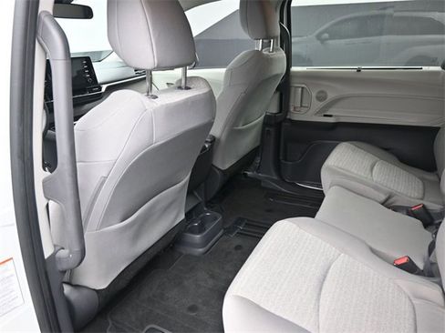Used 2021 Toyota Sienna LE image 10