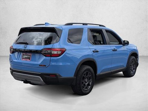 Used 2025 Honda Pilot TrailSport image 5