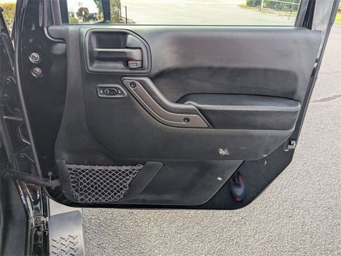 Used 2018 Jeep Wrangler Unlimited Sahara image 31