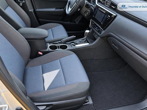 Used 2017 Toyota Corolla LE w/ Carpet Mat Package (TMS) FWD image 8