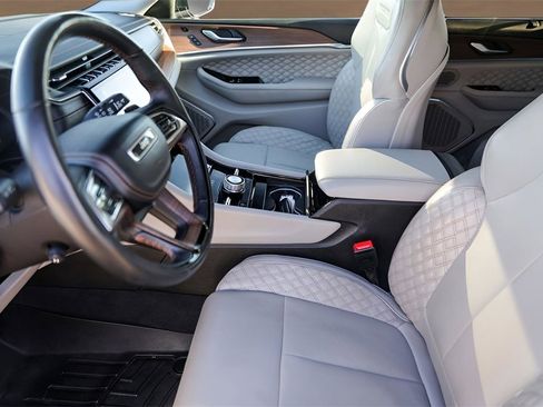 Used 2023 Jeep Grand Cherokee Summit w/ Luxury Tech Group V image 9