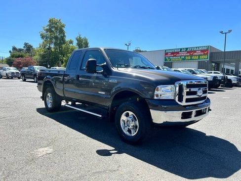 Used 2005 Ford F250 Lariat AWD/4WD image 4