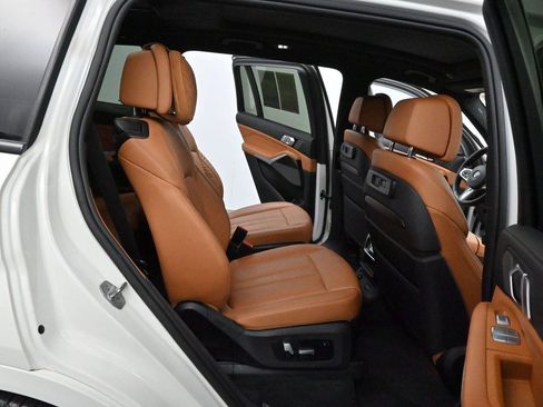 Used 2019 BMW X7 xDrive50i w/ M Sport Package AWD/4WD image 42