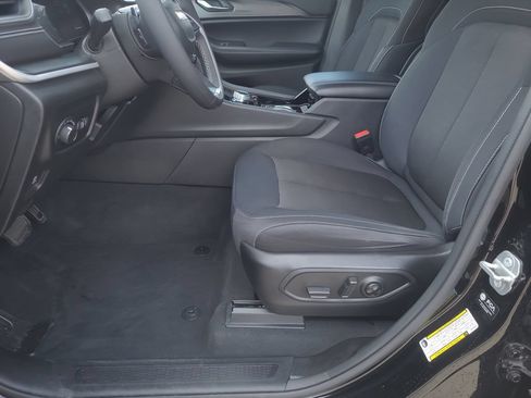 Used 2023 Jeep Grand Cherokee L Laredo RWD image 16