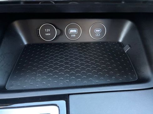 Used 2025 Genesis G70 2.5T image 37