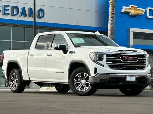 Used 2025 GMC Sierra 1500 SLT image 2
