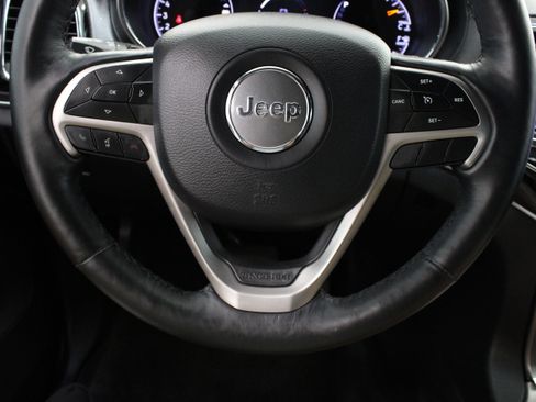 Used 2019 Jeep Grand Cherokee Overland RWD image 26