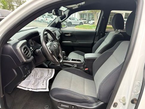 Used 2021 Toyota Tacoma TRD Sport w/ Technology Package AWD/4WD image 15