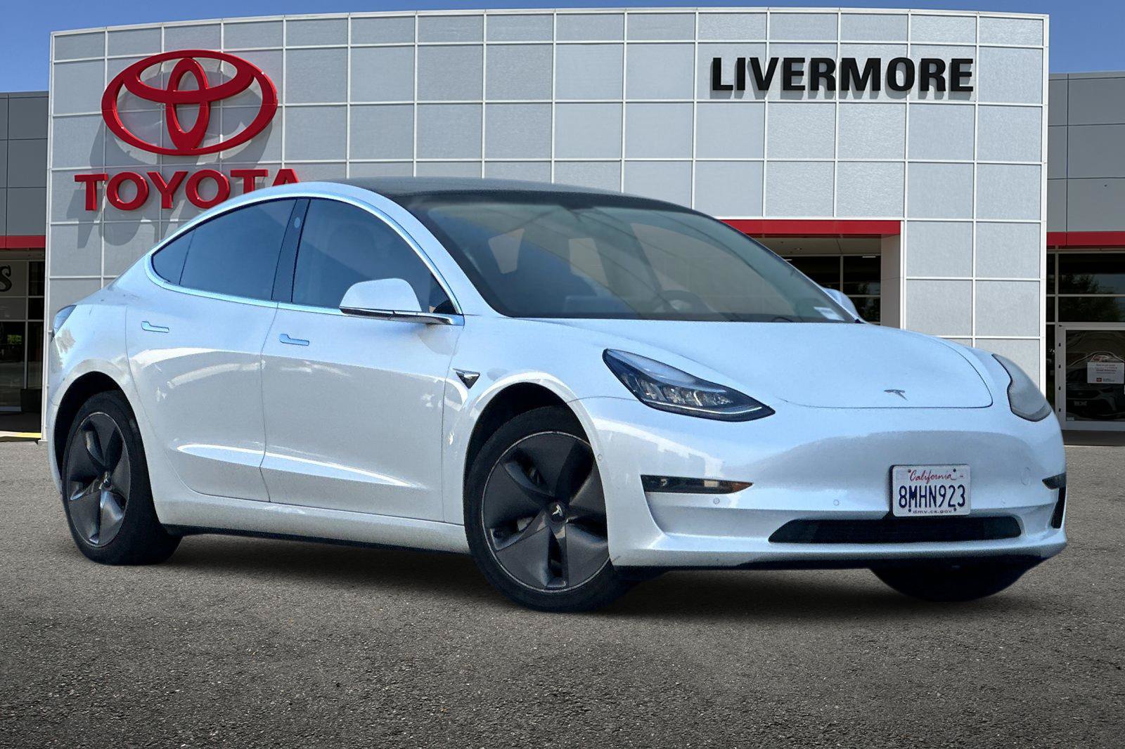 Used 2019 Tesla Model 3 Mid Range RWD image 2