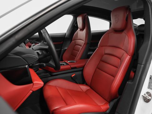 Used 2023 Porsche Taycan image 44