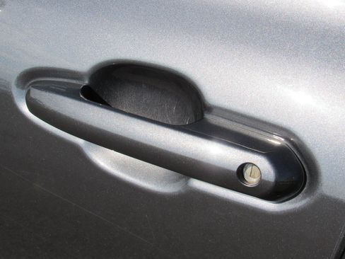 Used 2023 Toyota Highlander LE FWD image 10