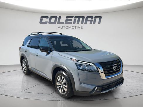 Used 2023 Nissan Pathfinder SL AWD/4WD image 2