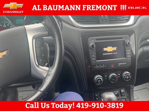 Used 2017 Chevrolet Traverse LT w/ Style and Technology Package FWD image 12