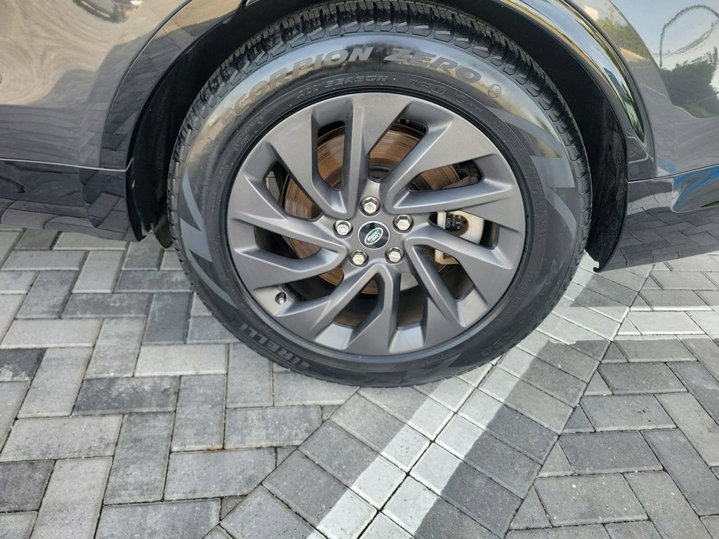 Certified 2024 Land Rover Discovery Dynamic SE AWD/4WD image 14