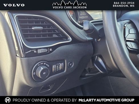 Used 2023 Jeep Cherokee Altitude Lux image 19