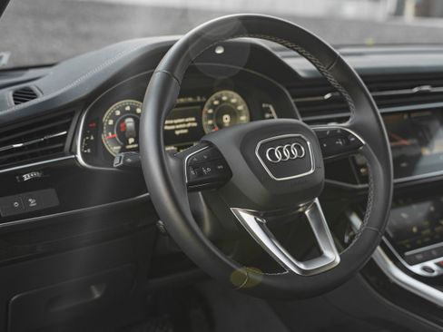 Certified 2025 Audi Q7 2.0T Premium w/ Convenience Plus Package image 10