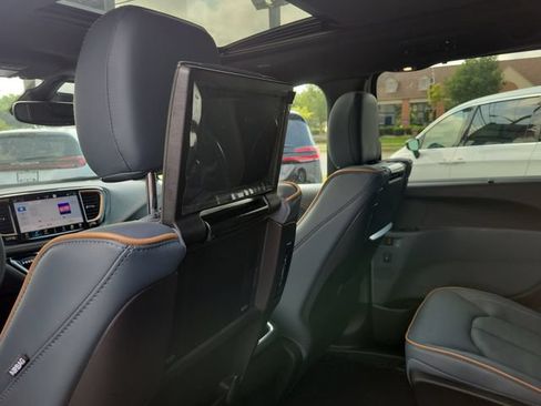 New 2027 Chrysler Pacifica Pinnacle w/ Theater Group AWD/4WD image 12