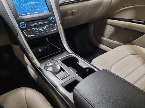 Used 2018 Ford Fusion SE w/ Fusion SE Technology Package AWD/4WD image 26