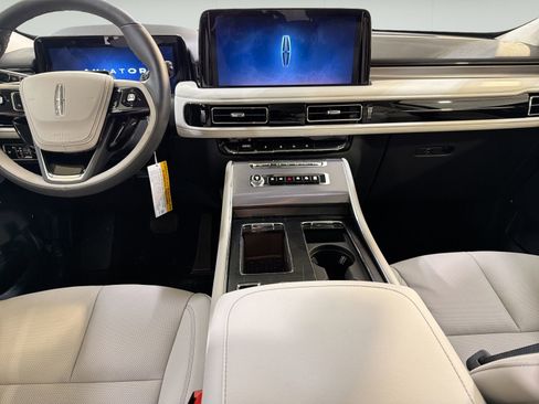 New 2026 Lincoln Aviator 2WD image 22