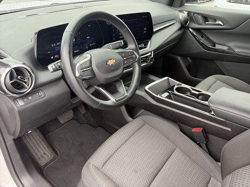 Used 2025 Chevrolet Equinox LT FWD image 11