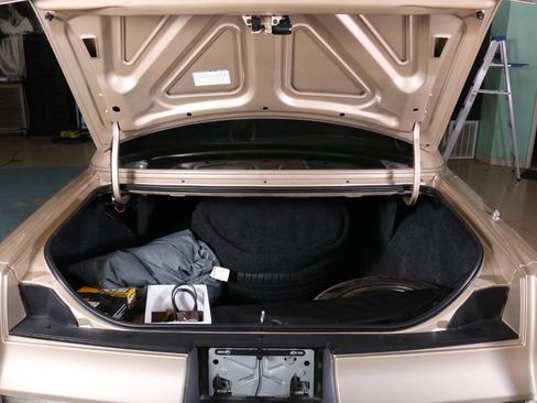 Used 1994 Cadillac Fleetwood Brougham RWD image 40