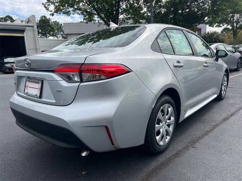 Used 2025 Toyota Corolla LE image 3