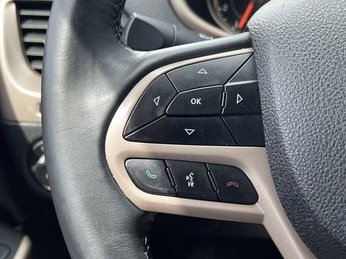 Used 2017 Jeep Cherokee Latitude w/ Safety/Convenience Group AWD/4WD image 26