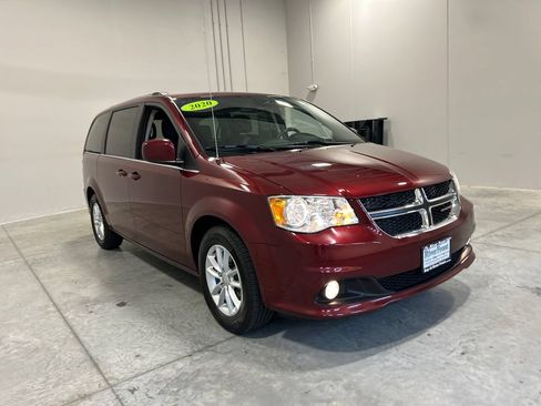 Used 2020 Dodge Grand Caravan SXT w/ Driver Convenience Group FWD image 4