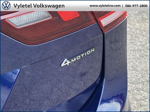 Certified 2022 Volkswagen Tiguan SEL R-Line image 12