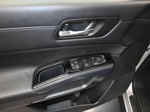 Certified 2025 Nissan Pathfinder SL FWD image 11