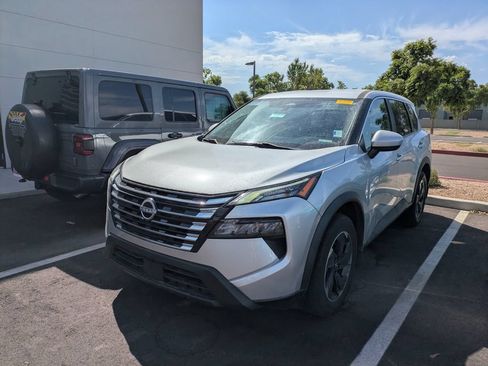 Used 2024 Nissan Rogue SV FWD image 5