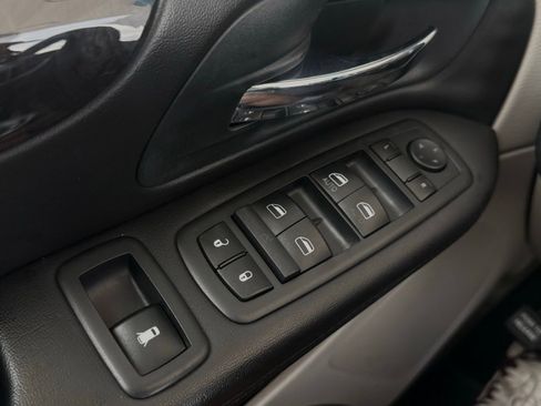 Used 2013 Dodge Grand Caravan SXT image 37
