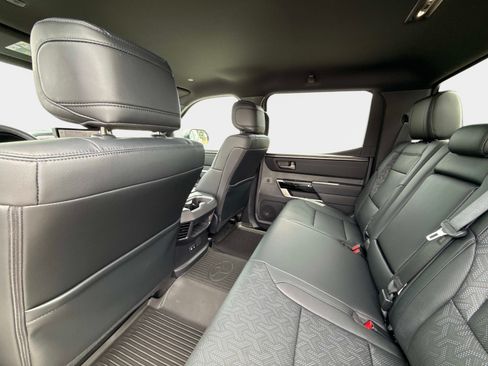 Used 2025 Toyota Tundra Limited AWD/4WD image 19
