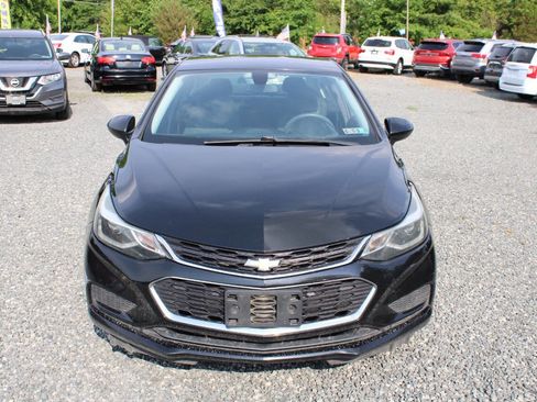 Used 2017 Chevrolet Cruze LT w/ Convenience Package FWD image 3