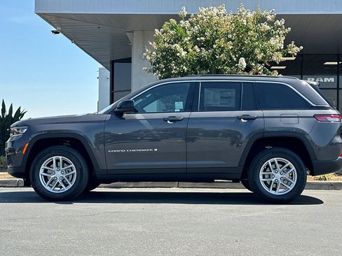 New 2025 Jeep Grand Cherokee Laredo X w/ Luxury Tech Group I image 7