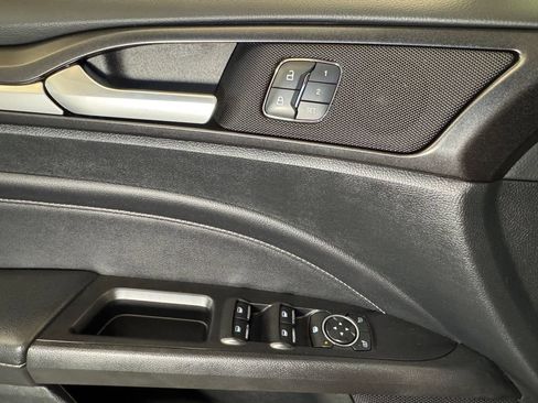 Used 2017 Ford Fusion Titanium FWD image 17