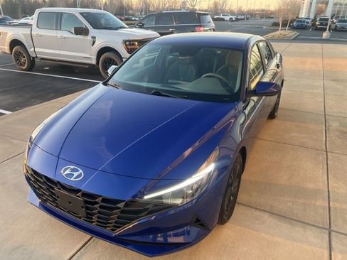 Used 2023 Hyundai Elantra SEL image 8