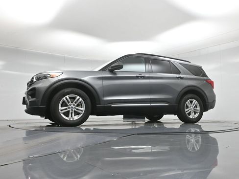 Certified 2023 Ford Explorer XLT RWD image 8