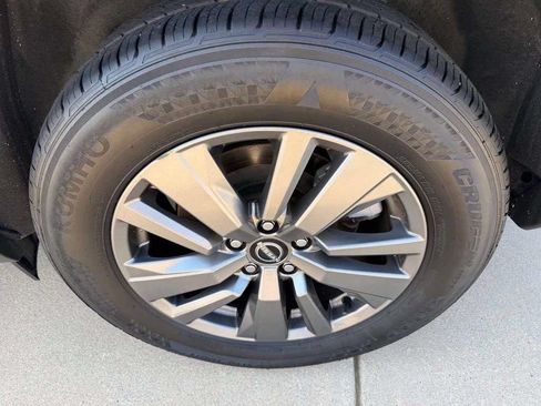 Used 2025 Nissan Pathfinder SV AWD/4WD image 25
