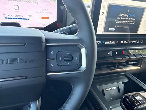 Used 2025 GMC Hummer EV 2X AWD/4WD image 18