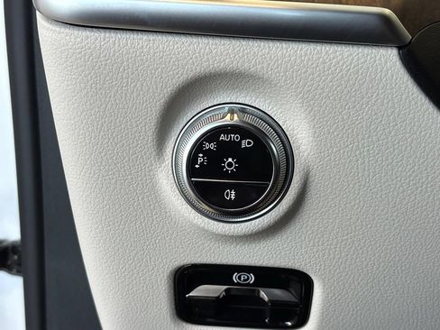 Used 2025 Mercedes-Benz C 300 Sedan image 26
