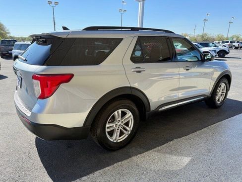 Used 2023 Ford Explorer XLT w/ Equipment Group 202A RWD image 6