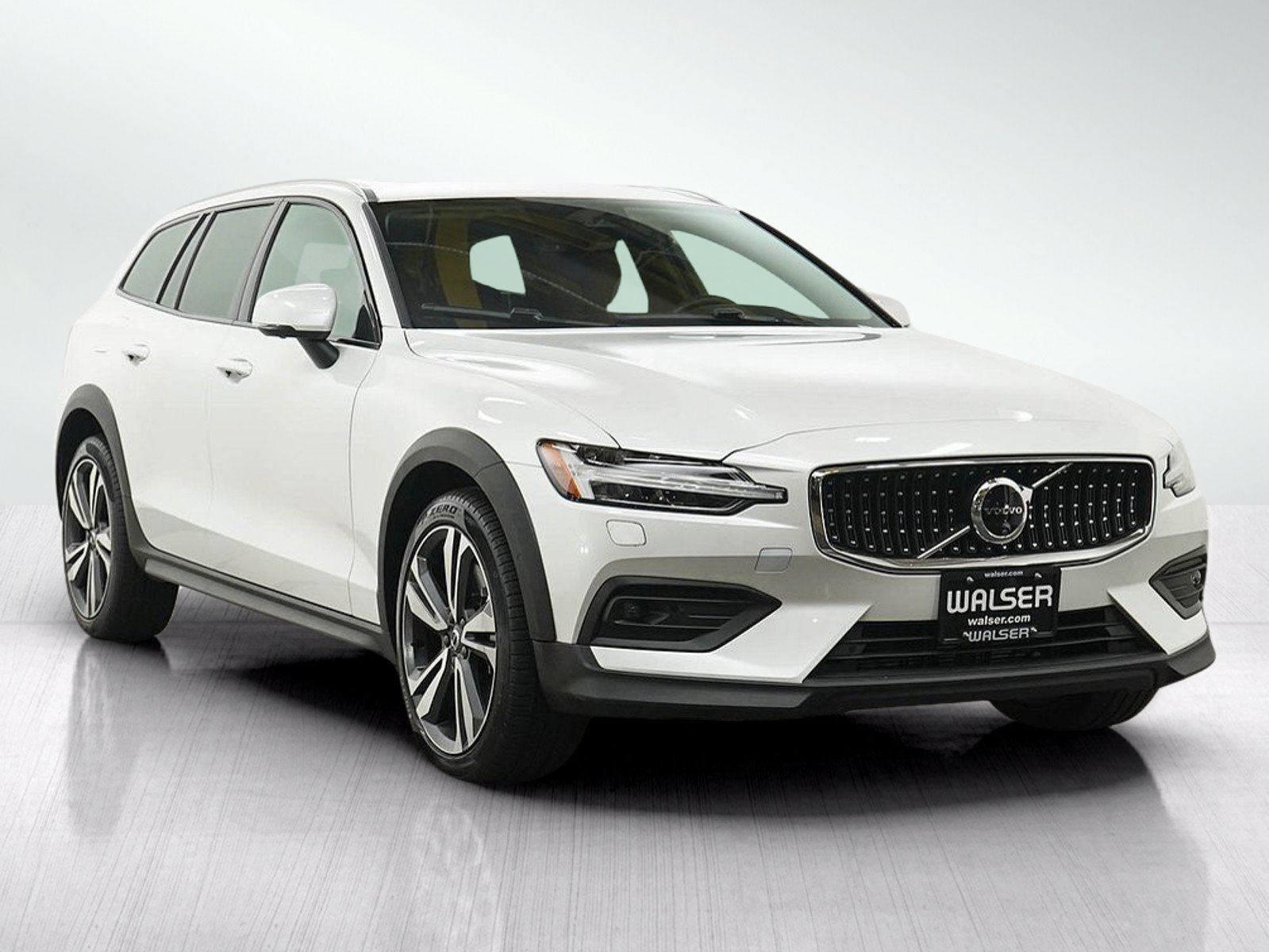 Used 2025 Volvo V60 B5 Cross Country Plus AWD/4WD image 7
