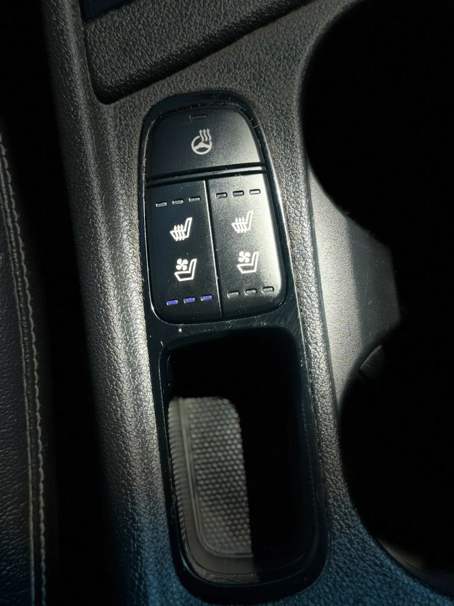 Used 2017 Kia Niro Touring w/ Advanced Technology Package FWD image 40