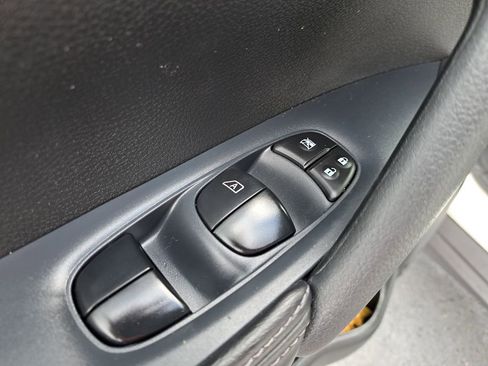 Used 2015 Nissan Rogue S image 13